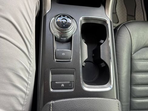 Certified 2018 Ford Fusion SE w/ Fusion SE Technology Package FWD image 32