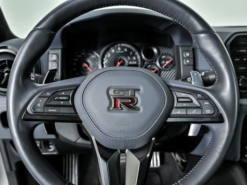 Used 2020 Nissan GT-R Premium AWD/4WD image 27