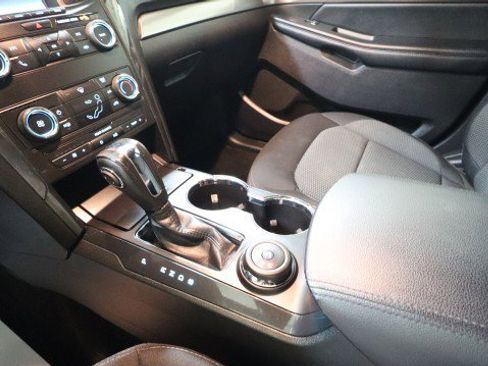 Used 2018 Ford Explorer XLT w/ Class II Trailer Tow Package image 17