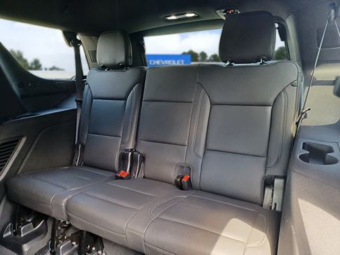 Used 2023 Chevrolet Tahoe Z71 w/ Z71 Off-Road Package AWD/4WD image 23