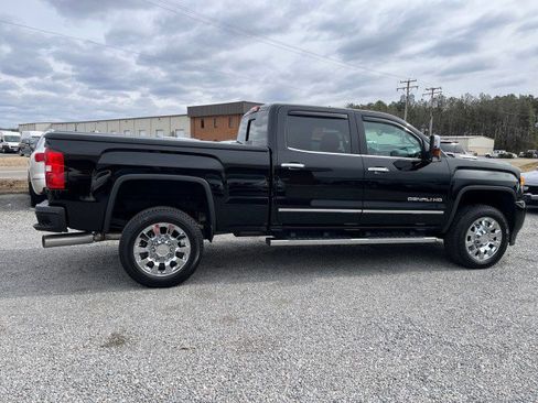 Used 2018 GMC Sierra 2500 Denali w/ Duramax Plus Package image 7