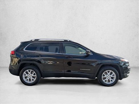 Used 2018 Jeep Cherokee Latitude Plus w/ Cold Weather Group image 3