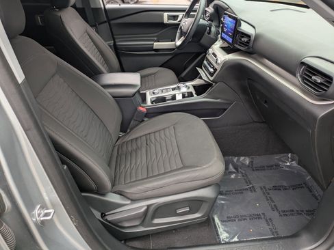 Used 2021 Ford Explorer XLT image 23