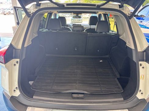 Used 2023 Nissan Rogue Platinum FWD image 12