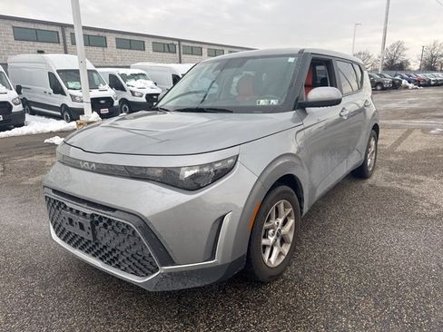 Used 2023 Kia Soul LX w/ LX Technology Package image 4