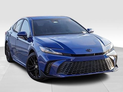 Used 2026 Toyota Camry SE w/ Convenience Package FWD image 2