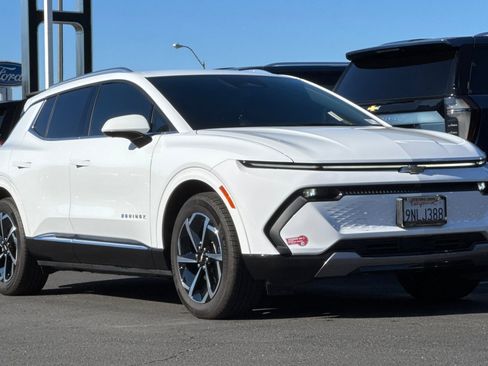 Used 2024 Chevrolet Equinox EV LT image 2