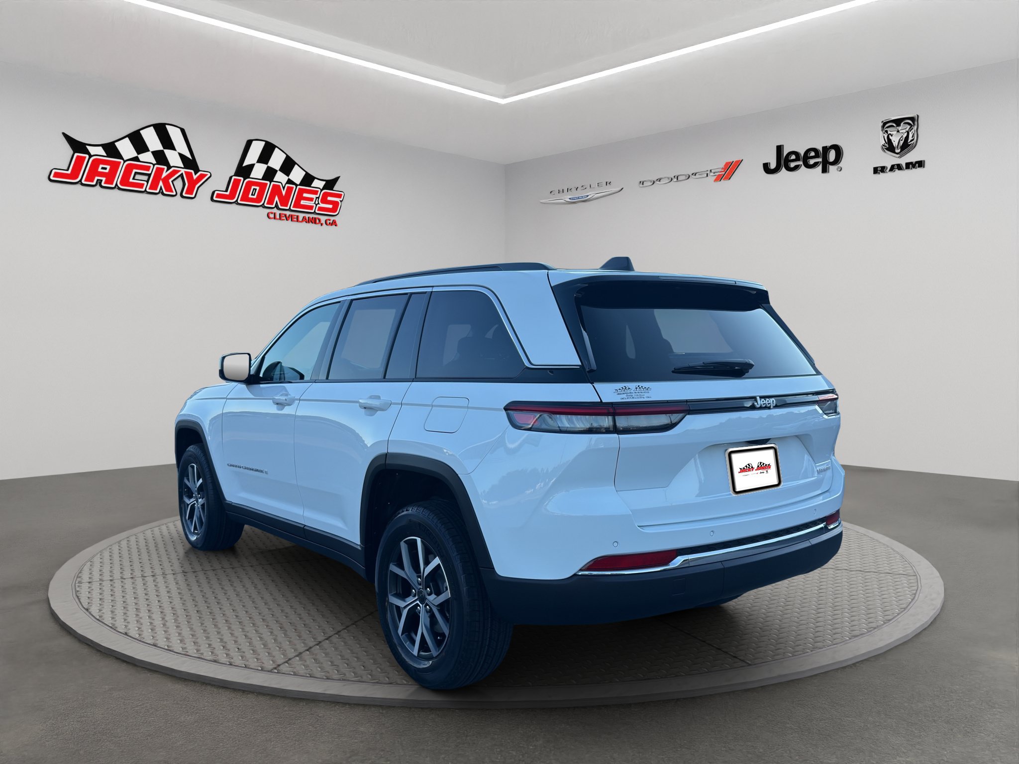 New 2027 Jeep Grand Cherokee Laredo RWD image 7