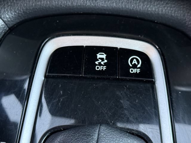 Used 2025 Toyota Corolla Cross LE FWD image 22