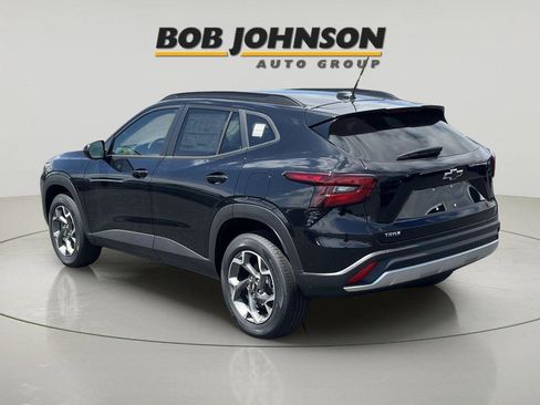 New 2026 Chevrolet Trax LT w/ LT Convenience Package FWD image 5