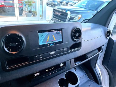 Used 2024 Mercedes-Benz Sprinter 2500 image 19