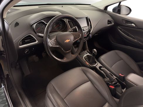 Used 2018 Chevrolet Cruze LT w/ Leather Package FWD image 4