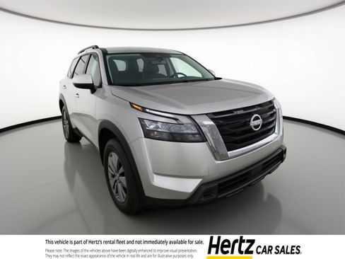 Used 2025 Nissan Pathfinder SV image 1