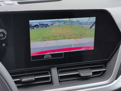 New 2026 Chevrolet Trax LS w/ LS Convenience Package FWD image 12