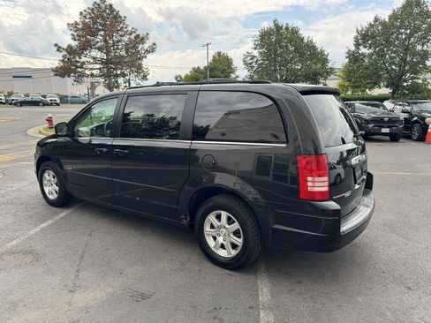 Used 2008 Chrysler Town & Country Touring FWD image 19