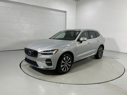 Used 2023 Volvo XC60 B5 Plus image 17