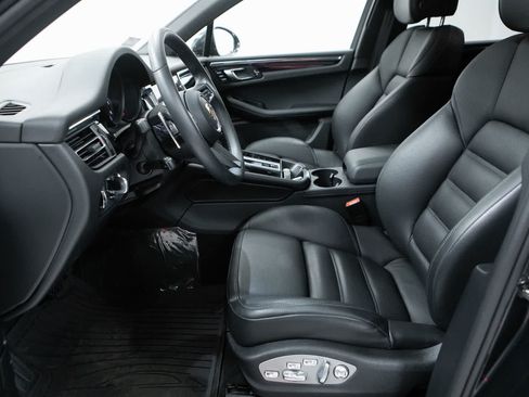 Certified 2026 Porsche Macan AWD/4WD image 23