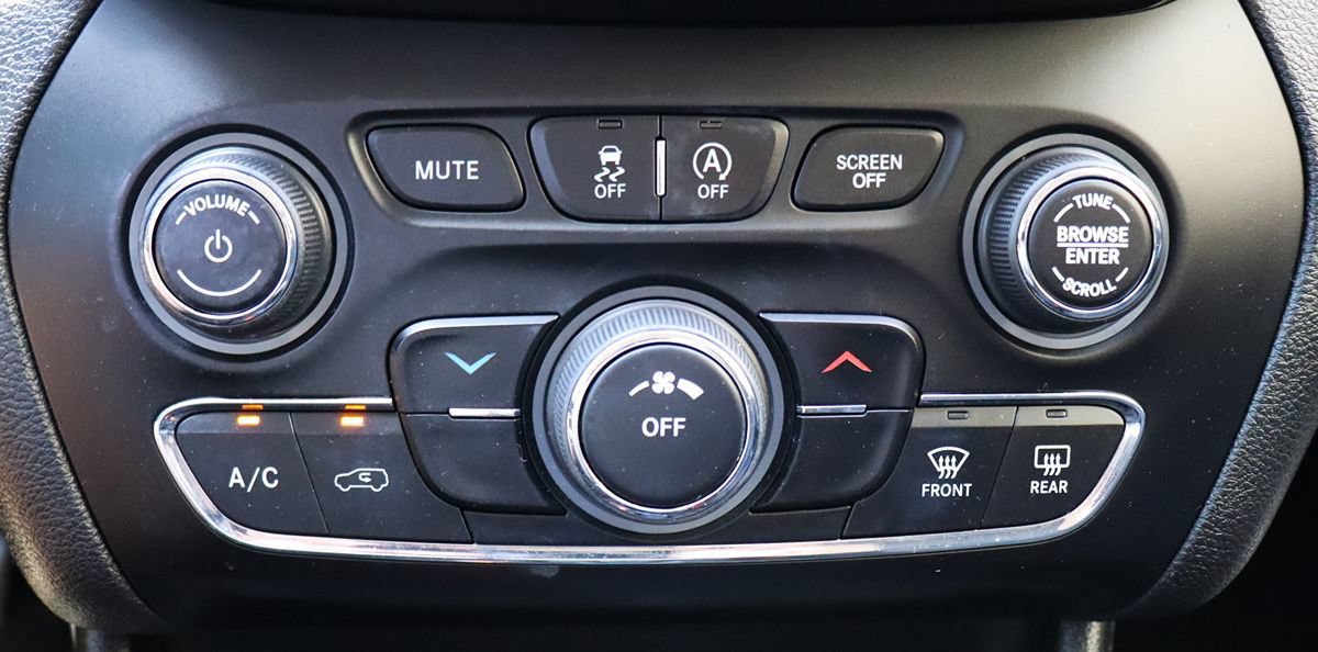 Used 2020 Jeep Cherokee Latitude FWD image 45
