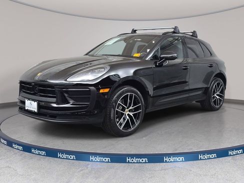 Used 2025 Porsche Macan AWD/4WD image 1