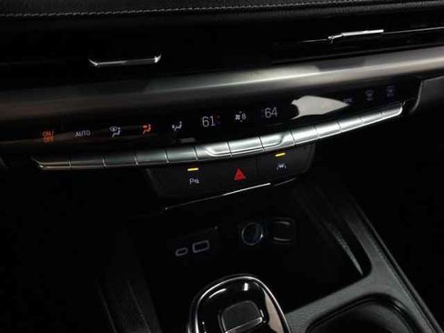 Certified 2025 Cadillac XT4 Premium Luxury image 32