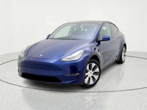 Used 2023 Tesla Model Y Long Range image 2
