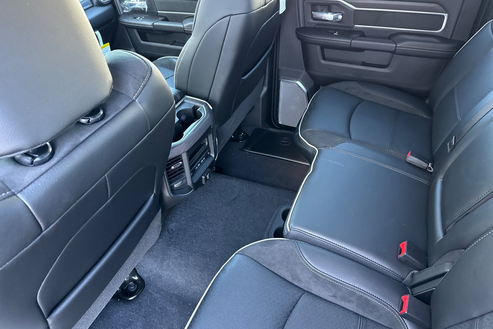New 2026 RAM 3500 Laramie AWD/4WD image 15