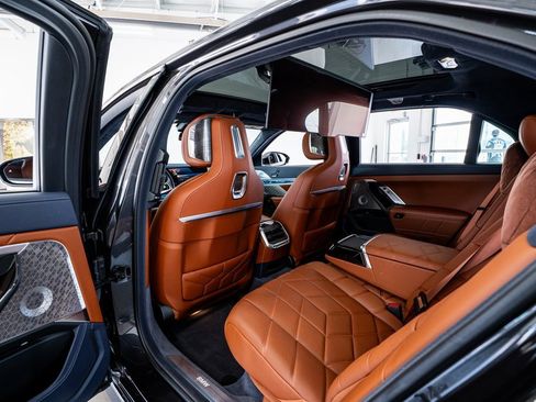 Used 2024 BMW i7 xDrive60 image 55