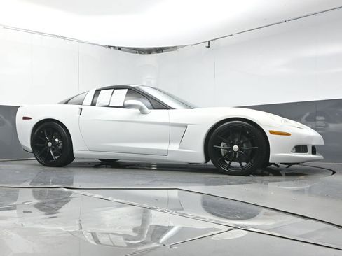 Used 2005 Chevrolet Corvette Coupe w/ Preferred Equipment Group image 23