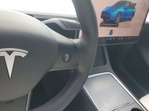 Used 2023 Tesla Model Y Long Range AWD/4WD image 17