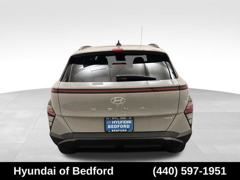 Used 2025 Hyundai Kona SEL AWD/4WD image 6