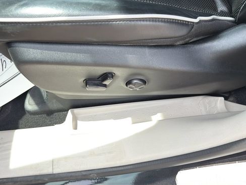 Used 2023 Chrysler Pacifica Limited FWD image 19