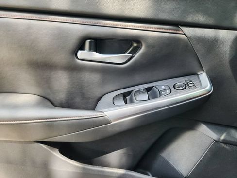 Used 2025 Nissan Sentra SR FWD image 22