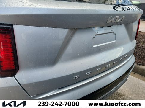 Used 2022 Kia Sorento S w/ Panoramic Sunroof Package FWD image 8