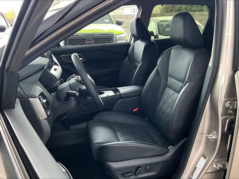 Certified 2025 Nissan Rogue Platinum w/ Platinum Premium Package image 7