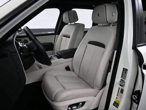 Certified 2022 Rolls-Royce Cullinan w/ Dark Exterior Package AWD/4WD image 5