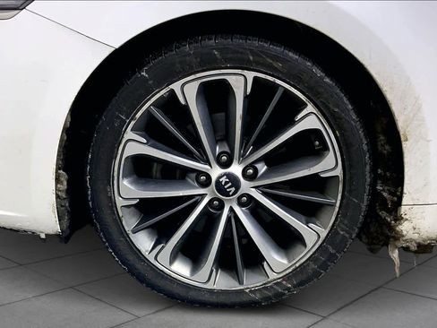 Used 2017 Kia Cadenza Technology image 11