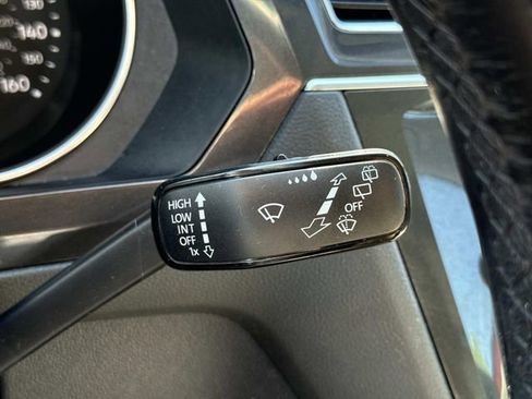 Used 2018 Volkswagen Tiguan SEL AWD/4WD image 26