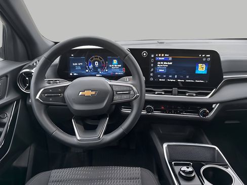 Used 2026 Chevrolet Equinox LT image 16