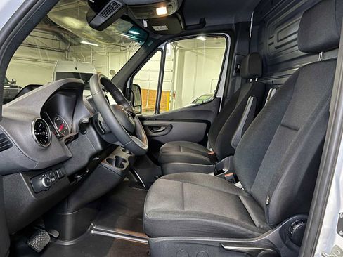 Used 2025 Mercedes-Benz Sprinter 2500 image 19