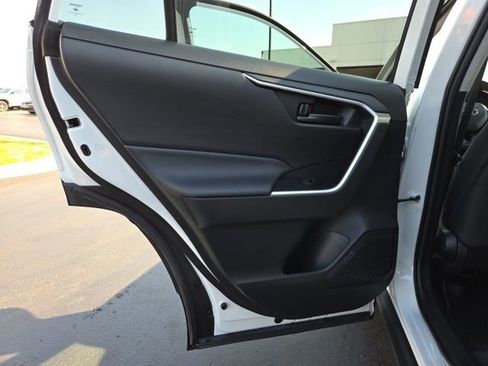 Used 2022 Toyota RAV4 LE image 12