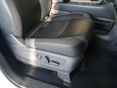 Used 2023 Nissan Pathfinder SL w/ Lighting Package (N92) FWD image 31