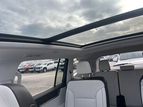 Used 2024 GMC Acadia Denali w/ Super Cruise Package image 23