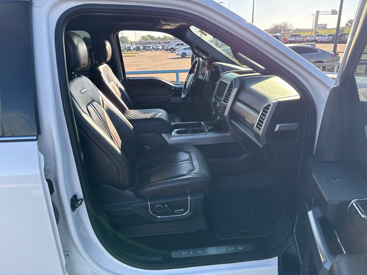 Used 2017 Ford F350 Platinum w/ Platinum Ultimate Package RWD image 13