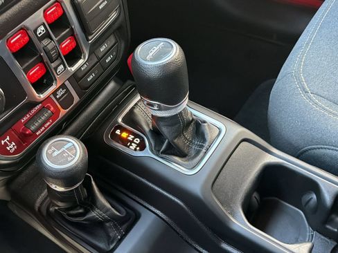 Used 2024 Jeep Gladiator Sport AWD/4WD image 16