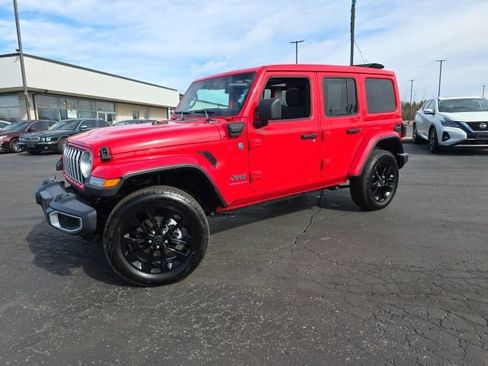 Used 2025 Jeep Wrangler Unlimited Sahara w/ Safety Group AWD/4WD image 3