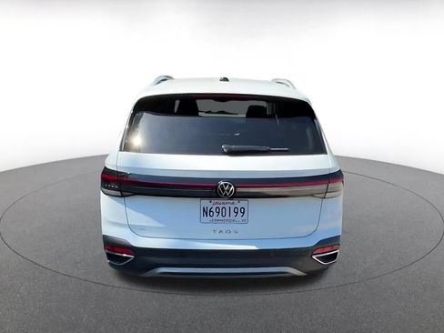 Used 2026 Volkswagen Taos SE FWD image 12