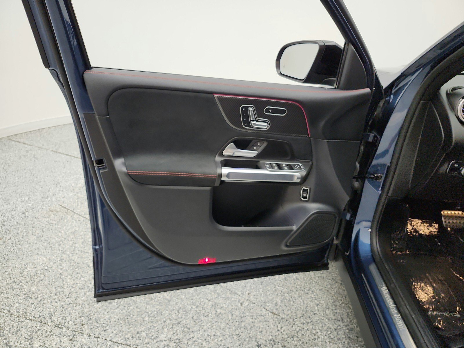 Used 2022 Mercedes-Benz GLB 250 4MATIC image 14