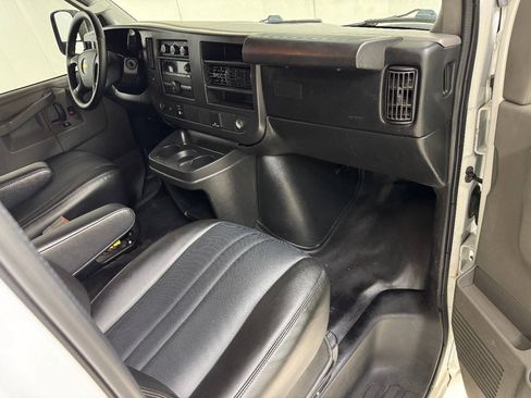 Used 2016 Chevrolet Express 2500 RWD image 34