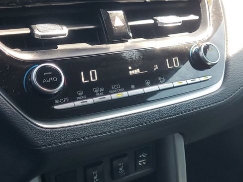 Used 2022 Toyota Corolla Cross XLE FWD image 28
