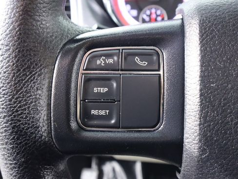 Used 2019 Dodge Grand Caravan SE w/ UConnect Hands-Free Group image 12